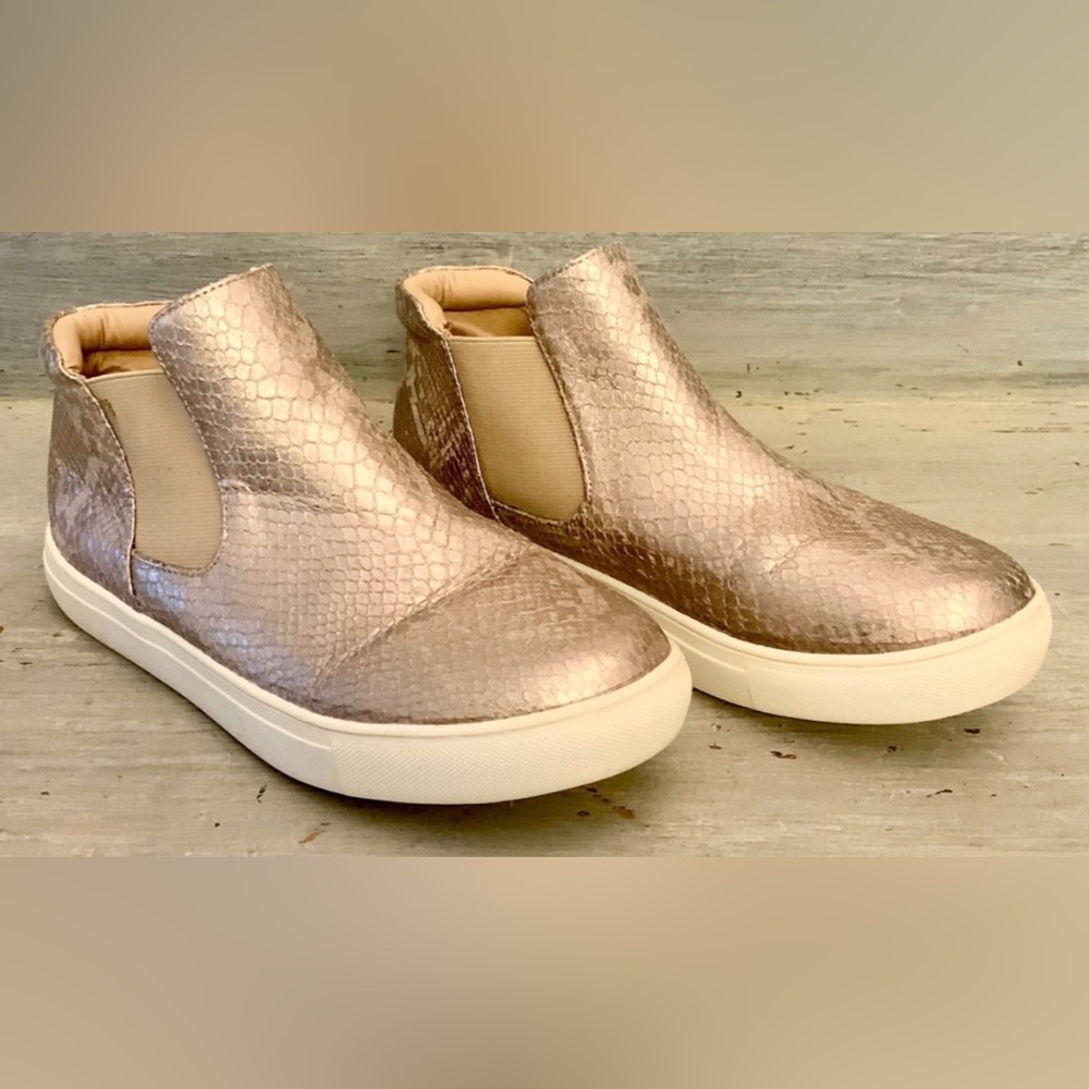 Coconuts by Matisse Size 6 Champagne Faux Snake Skin Mid Top‎ Sneakers Size 6 GC